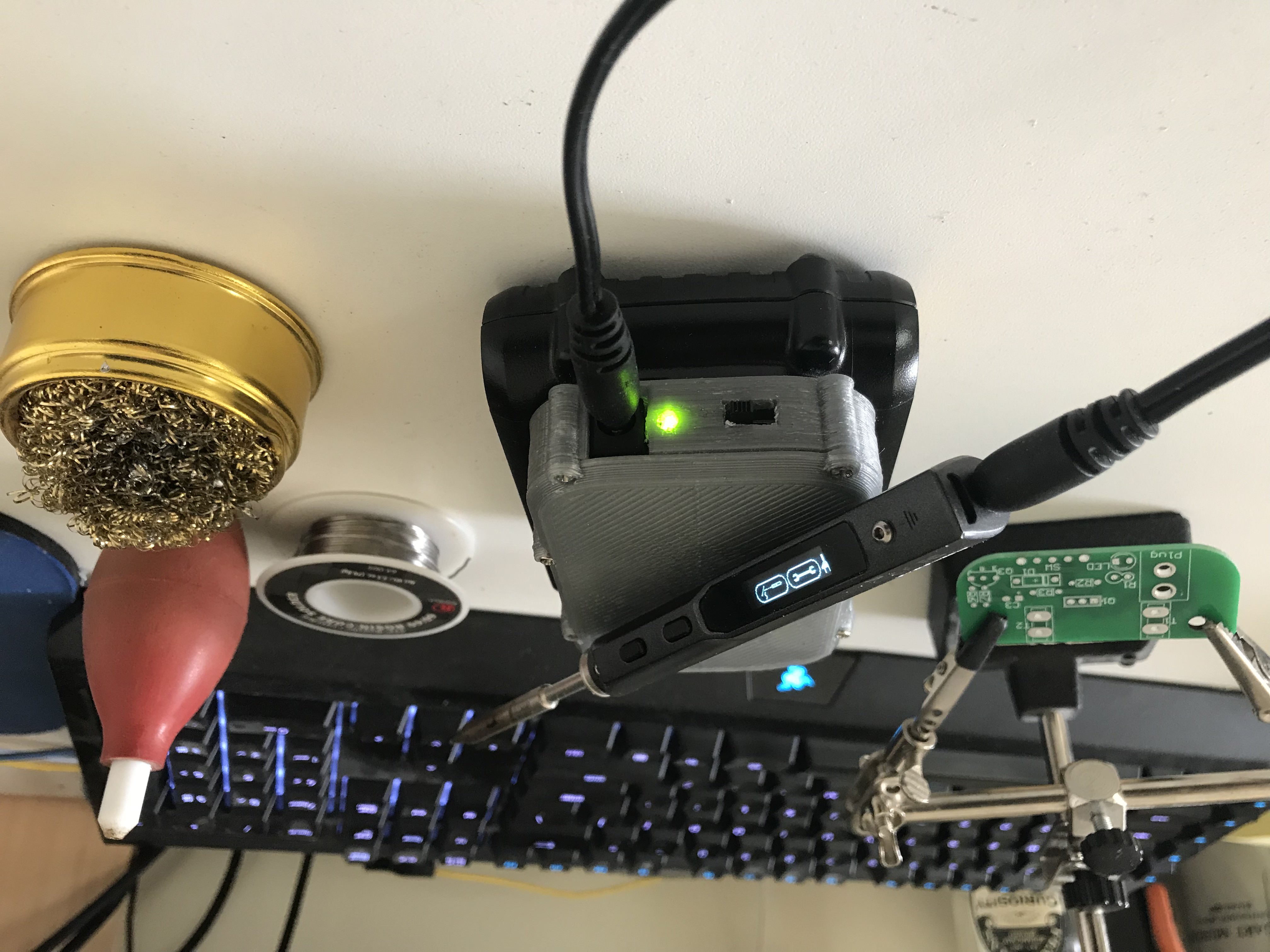 Complete setup in use at the workbench
